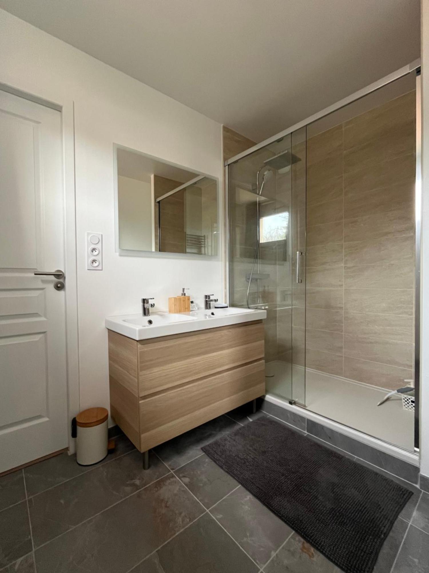 Appartement Cosy Et Confortable 생-제니-라발 외부 사진